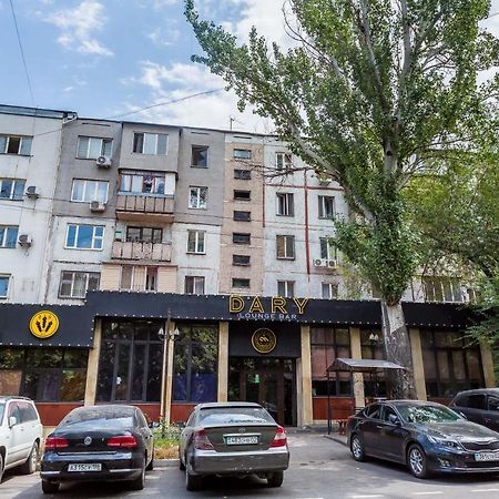 Prekrasnye Apartamenty Na Arbate Almaty Exterior photo